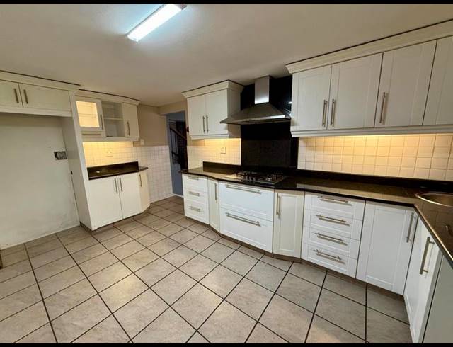 5 BEDROOM HOUSE FOR SALE IN PELHAM